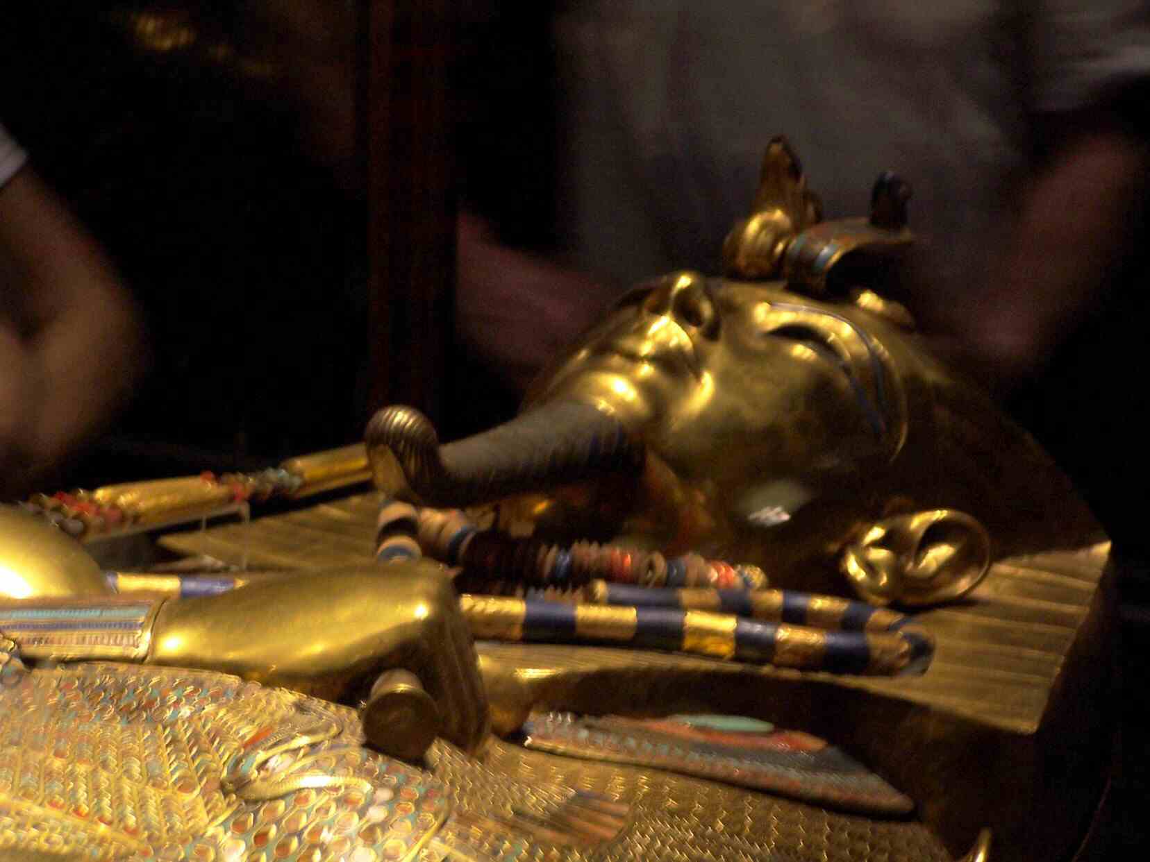 La momie de Toutankhamon tait enferme dans 3 sarcophages.1 en bois recouvert de feuilles d'or, et 2 en or massif.Voici un des sarcophages en or massif.